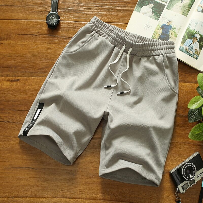 Bermuda Masculina Casual Essential Marcanzzi MZ947 em poliéster premium, com caimento ajustado e design clássico, unindo conforto, elegância e versatilidade.