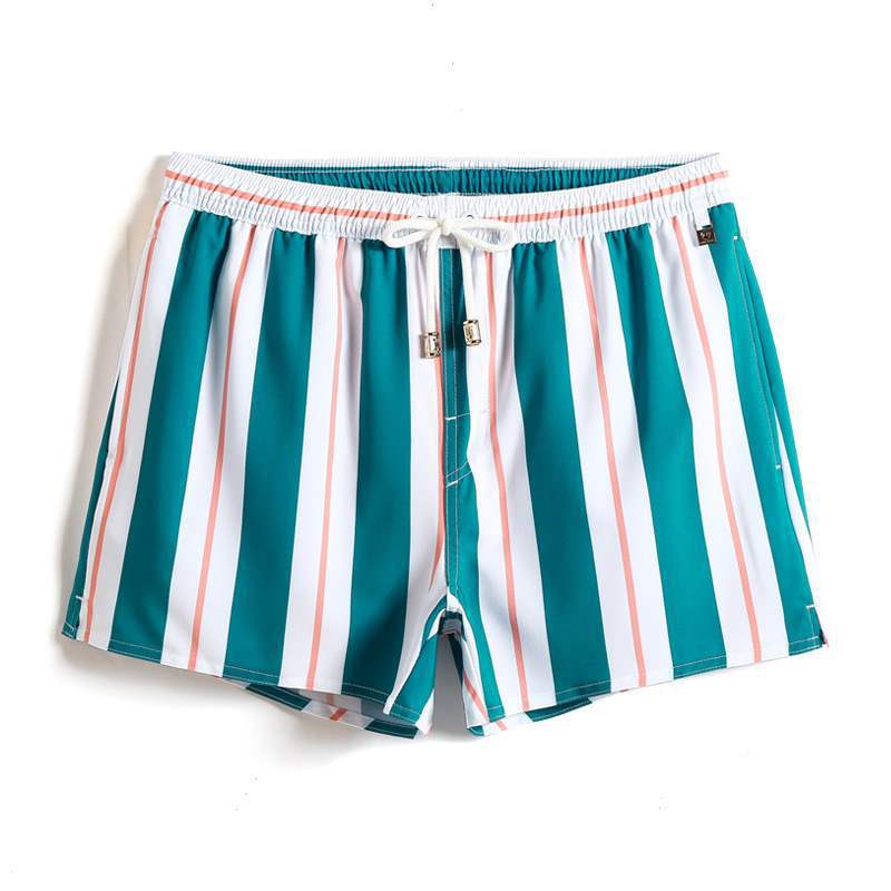 Bermuda Masculina Praia Listrada Marcanzzi MZ948 em tecido leve com estampa listrada clássica, secagem rápida e caimento moderno para estilo versátil.