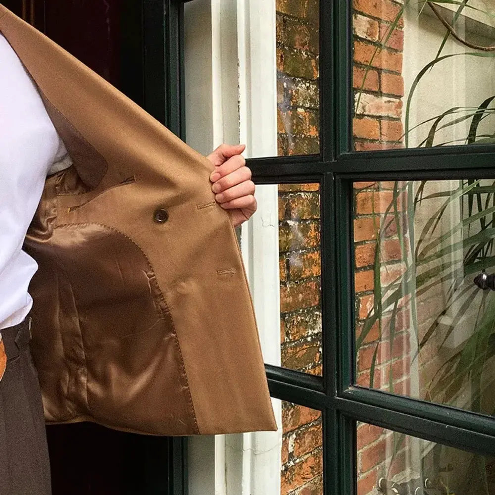 Blazer Masculino Transpassado Marcanzzi MZ062 em Ecomicrofibra, forro de seda e poliéster. Elegante, confortável e sofisticado para eventos especiais.