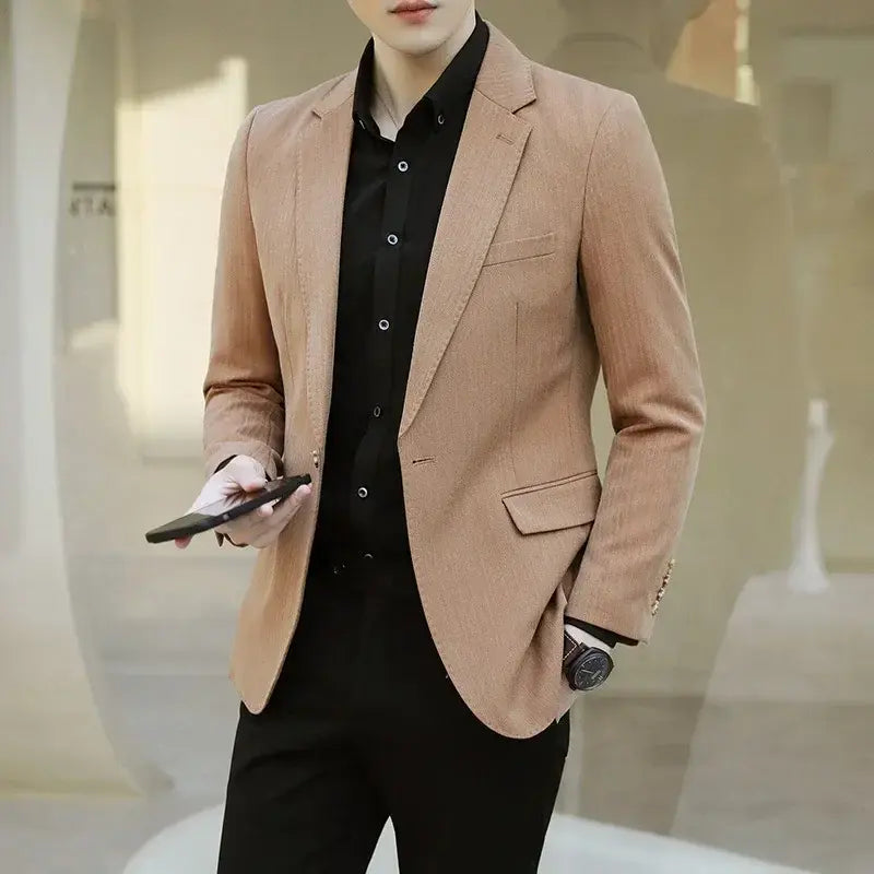 Blazer Masculino Vergast Marcanzzi MZ059 com tecido de caxemira, alfaiataria impecável e estilo marcante para eventos sofisticados.
