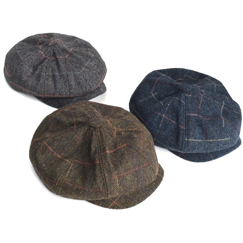 Boina Masculina de Lã Classic Marcanzzi MZ272 em lã e poliéster, estilo britânico, ajuste confortável e cores cinza, azul e marrom.