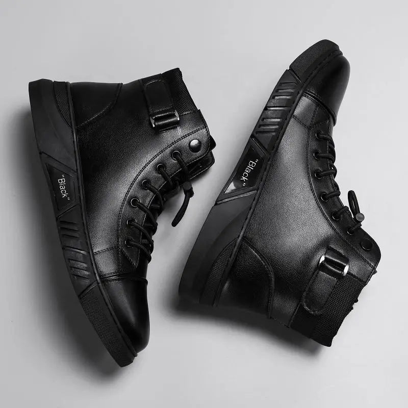 Bota de Couro Masculina Marcanzzi Black MZ280 em couro italiano com acabamento refinado, solado antiderrapante e design versátil para uso diário.