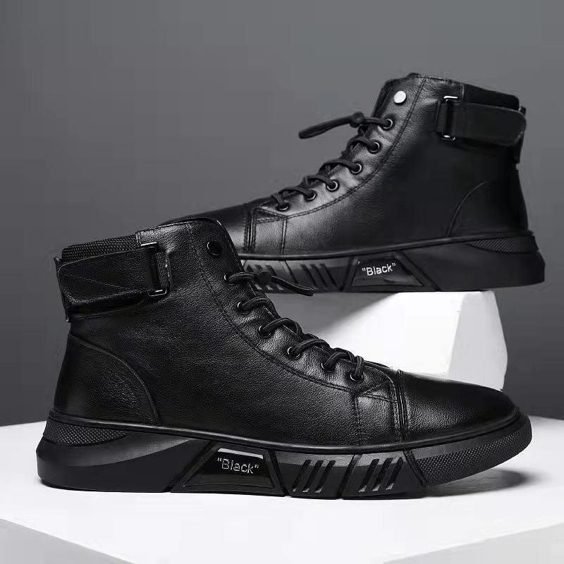 Bota de Couro Masculina Marcanzzi Black MZ280 em couro italiano com acabamento refinado, solado antiderrapante e design versátil para uso diário.
