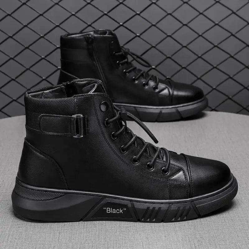 Bota de Couro Masculina Marcanzzi Black MZ280 em couro italiano com acabamento refinado, solado antiderrapante e design versátil para uso diário.