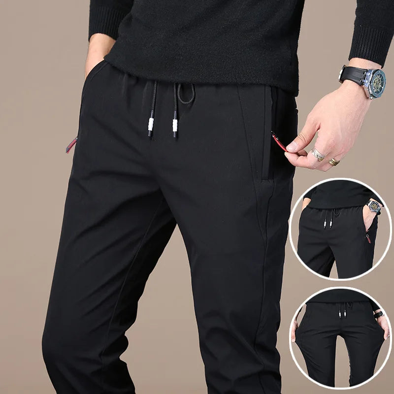 Calça Casual Masculina Marcanzzi Elastic MZ258 em cores neutras, com design slim, fechamento flexível e bolsos práticos para estilo e conforto diário.