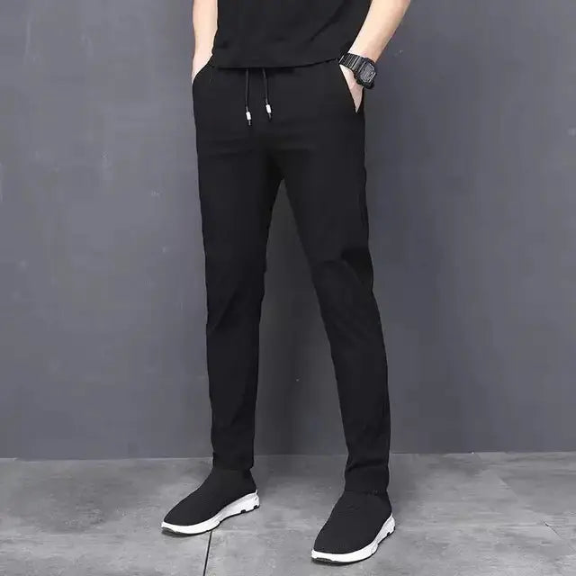 Calça Casual Masculina Marcanzzi Elastic MZ258 em cores neutras, com design slim, fechamento flexível e bolsos práticos para estilo e conforto diário.