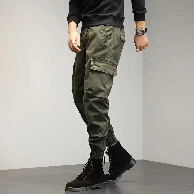 Calça Casual Masculina Marcanzzi Street MZ259 em tecido premium, com design slim, fechamento flexível e bolsos práticos para estilo versátil.