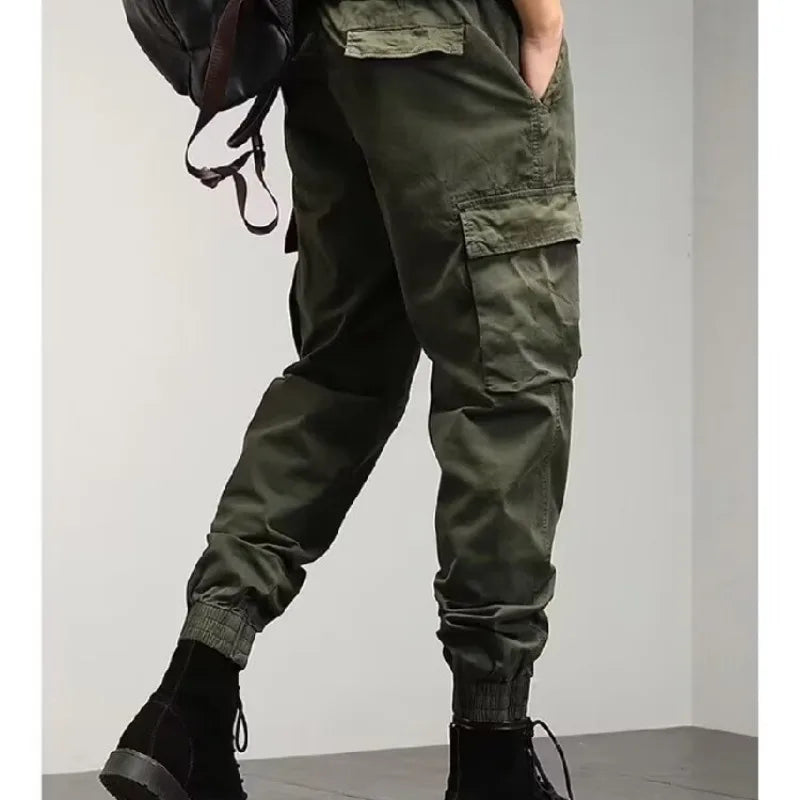 Calça Casual Masculina Marcanzzi Street MZ259 em tecido premium, com design slim, fechamento flexível e bolsos práticos para estilo versátil.