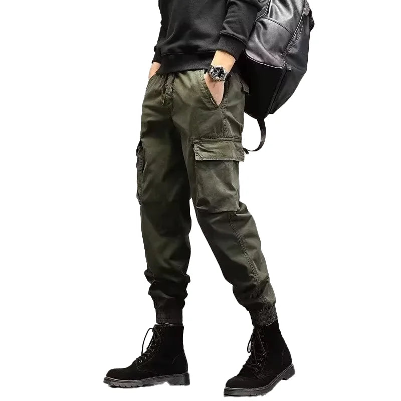 Calça Casual Masculina Marcanzzi Street MZ259 em tecido premium, com design slim, fechamento flexível e bolsos práticos para estilo versátil.