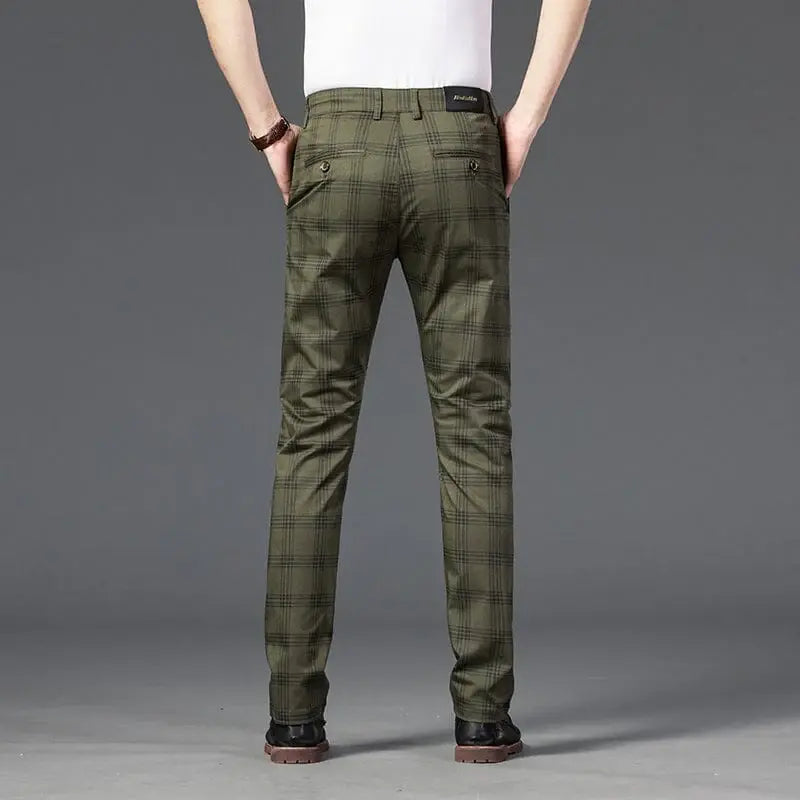 Calça Casual Masculina Xadrez Listrada Marcanzzi MZ257 em tecido de alta qualidade, com caimento confortável e design moderno para o dia a dia.