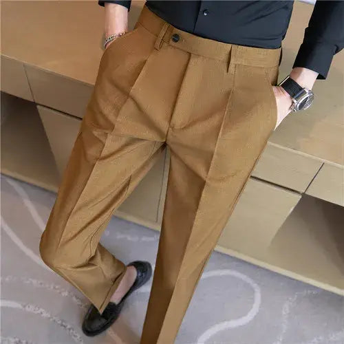 Calça de Alfaiataria Masculina Marcanzzi MZ255 em tecido premium, com corte moderno, caimento impecável e design sofisticado para várias ocasiões.