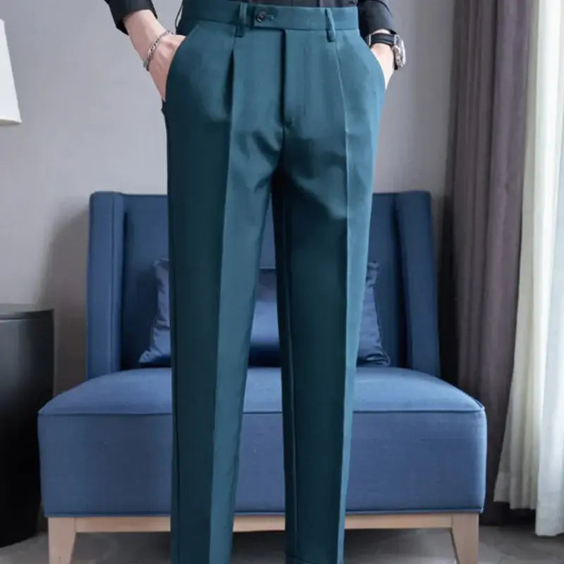 Calça de Alfaiataria Masculina Marcanzzi MZ255 em tecido premium, com corte moderno, caimento impecável e design sofisticado para várias ocasiões.