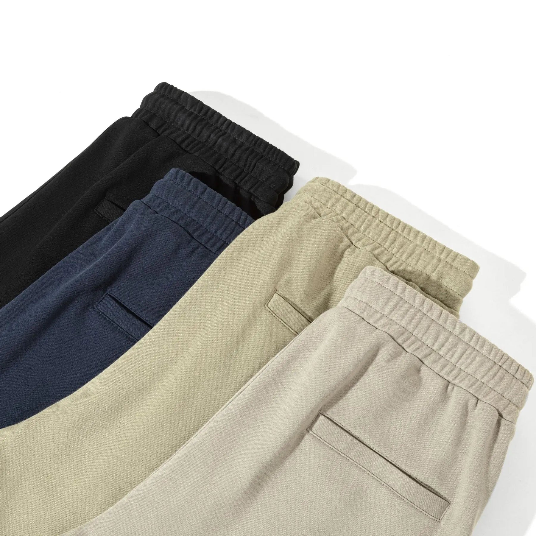 Calça Moletom Jogger Masculina Marcanzzi MZ311 feita em algodão premium, com elástico na cintura e tornozelos para caimento confortável e moderno.