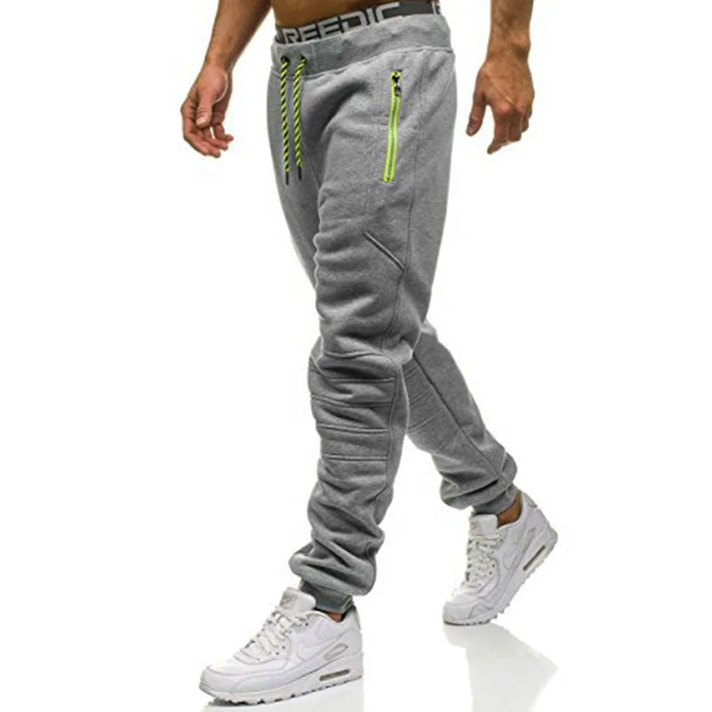 Calça Moletom Masculina Esportiva Marcanzzi MZ316 feita em algodão premium, com bolsos com zíper, cordão ajustável e design moderno para esportes.