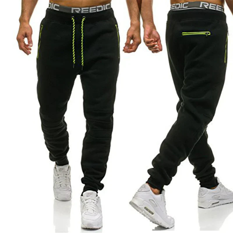 Calça Moletom Masculina Esportiva Marcanzzi MZ316 feita em algodão premium, com bolsos com zíper, cordão ajustável e design moderno para esportes.