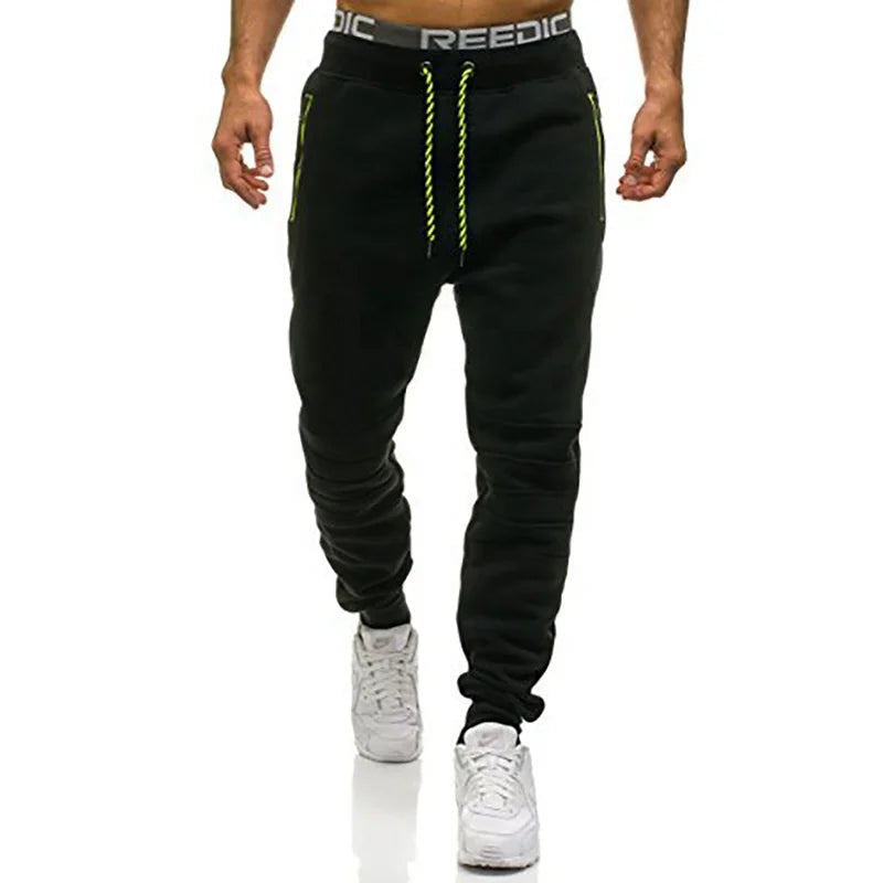 Calça Moletom Masculina Esportiva Marcanzzi MZ316 feita em algodão premium, com bolsos com zíper, cordão ajustável e design moderno para esportes.