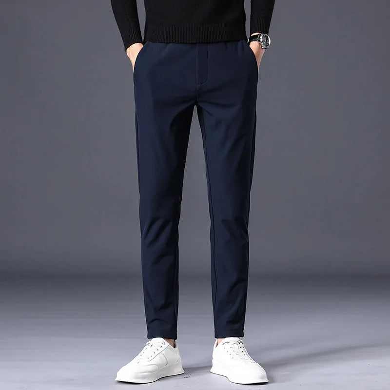 Calça Social Masculina Marcanzzi MZ001 com corte elegante, tecido de Nylon e SPANDEX™, conforto e respirabilidade para o dia a dia