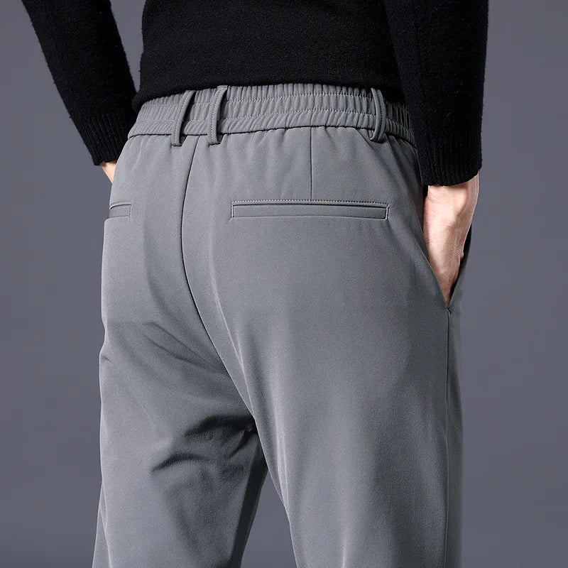 Calça Social Masculina Marcanzzi MZ001 com corte elegante, tecido de Nylon e SPANDEX™, conforto e respirabilidade para o dia a dia
