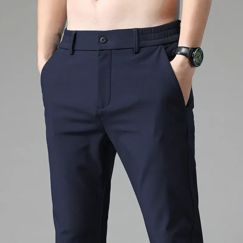 Calça Social Masculina Slim Marcanzzi MZ007: design moderno, modelagem slim fit, tecido premium, ideal para eventos formais e looks casuais refinados.