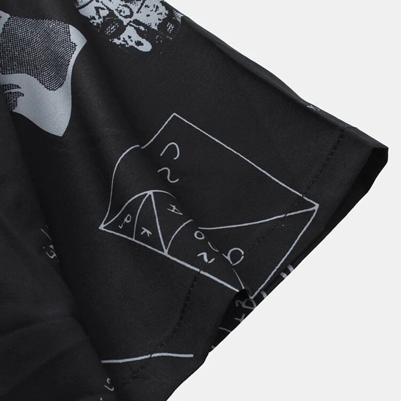 Camisa Manga Curta Marcanzzi Nation MZ584 preta com estampa branca criativa, tecido leve e confortável, estilo moderno e versátil para diferentes produções.