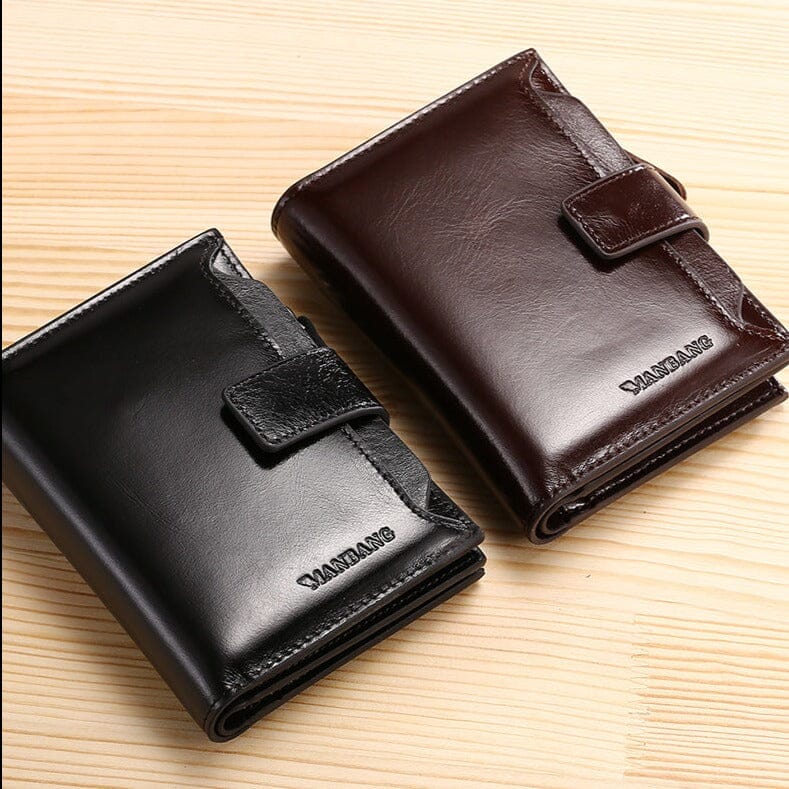 Carteira Masculina de Couro Manbag Marcanzzi RZ478 feita em couro premium com zíper, bolsos internos e acabamento sofisticado para organização prática.