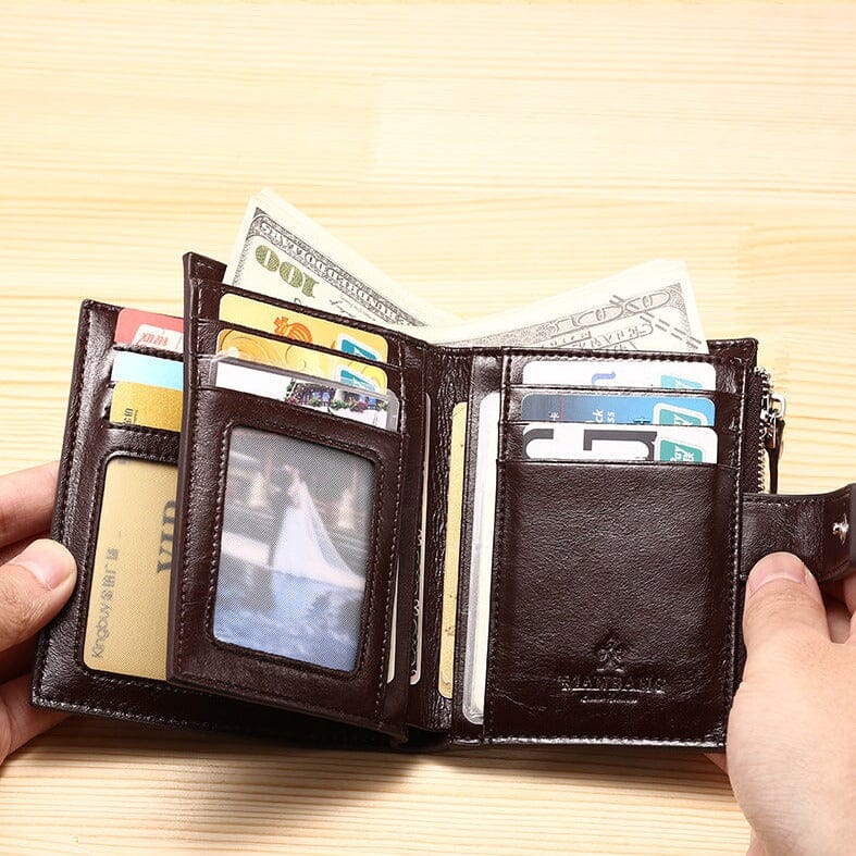 Carteira Masculina de Couro Manbag Marcanzzi RZ478 feita em couro premium com zíper, bolsos internos e acabamento sofisticado para organização prática.