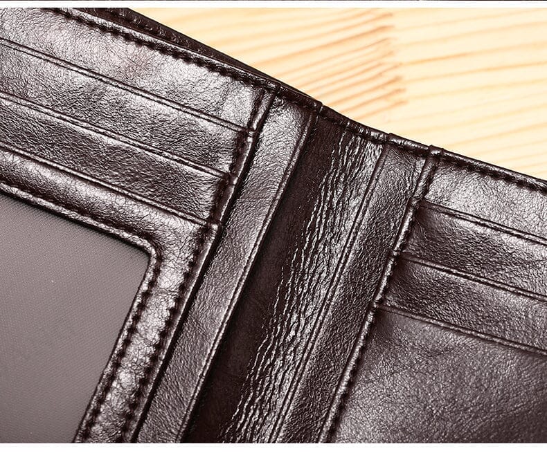 Carteira Masculina de Couro Manbag Marcanzzi RZ478 feita em couro premium com zíper, bolsos internos e acabamento sofisticado para organização prática.