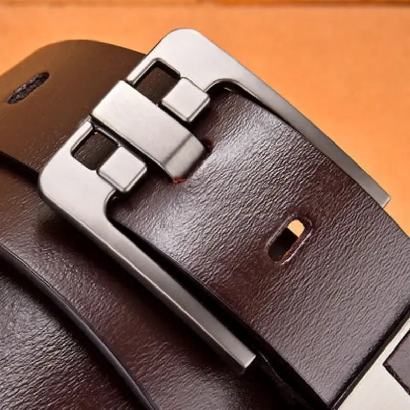 Cinto Masculino de Couro Confy Marcanzzi MZ344 feito em couro ecológico premium, com fivela sofisticada e design moderno para estilo atemporal.