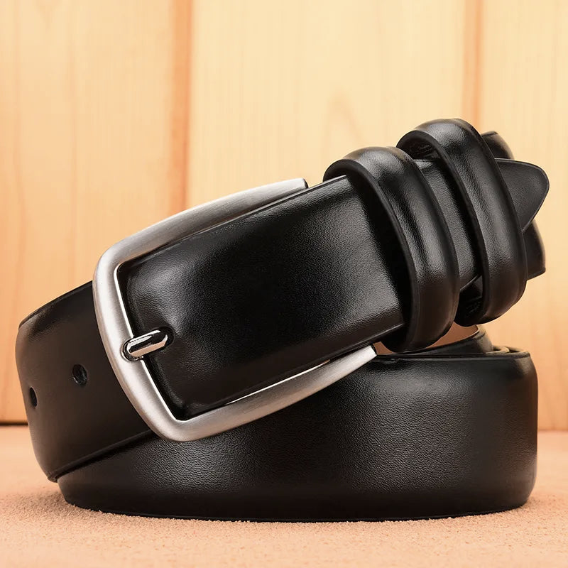 Cinto Masculino de Couro Marcanzzi Classy MZ460 em couro legítimo com design clássico e acabamento refinado para elegância e versatilidade.