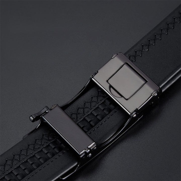 Cinto Masculino de Couro Romenzi Bison RZ476 com fivela estilo bison e acabamento refinado, acessório elegante para diversas ocasiões