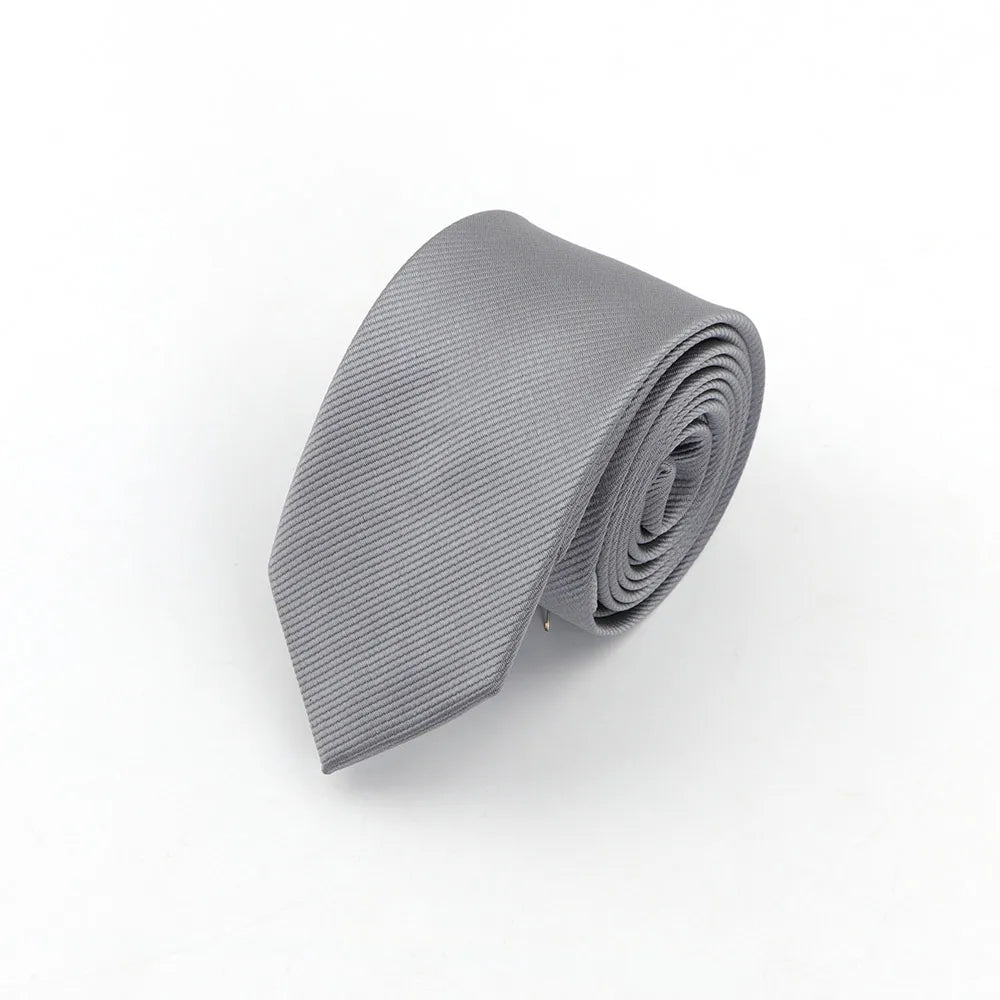 Gravata Executiva Marcanzzi MZ454: design minimalista, alta qualidade, corte moderno. Ideal para ambientes corporativos e eventos formais. Elegância garantida.