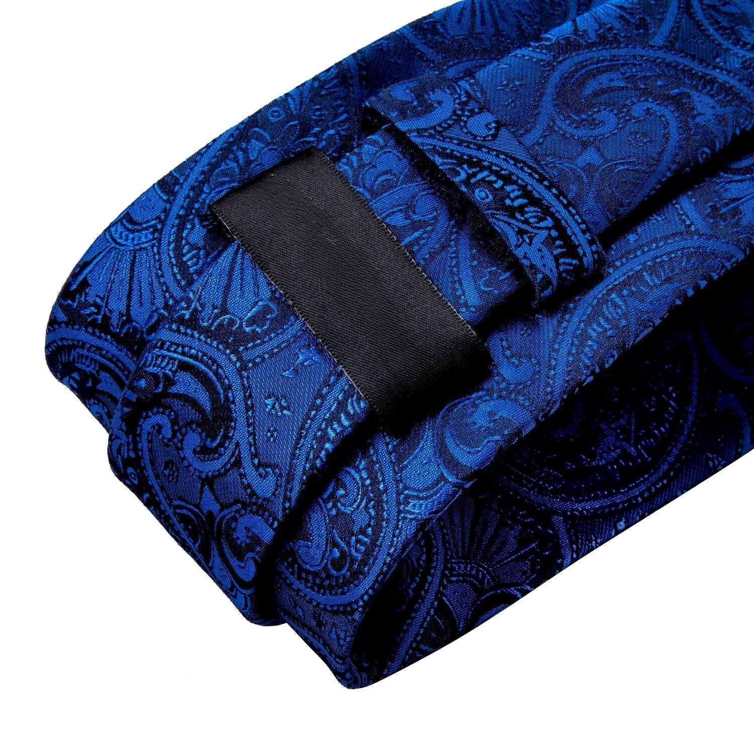 Conjunto com Gravata Romenzi Estampada RZ455, broche, anel e acessórios, ideal para ocasiões especiais e visuais refinados com personalidade.