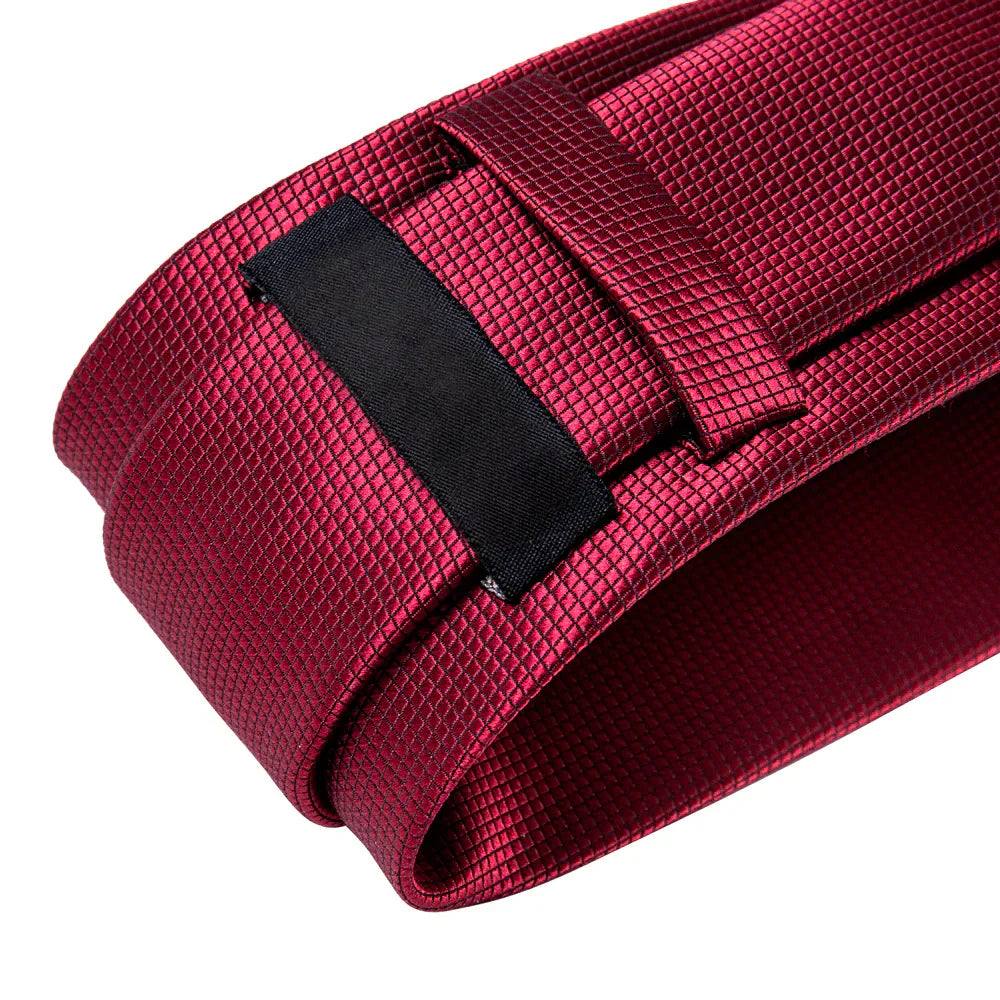 Gravata Marcanzzi Fortuna MZ451 com broche e anel exclusivos, acabamento premium e design sofisticado para elegância e destaque masculino.