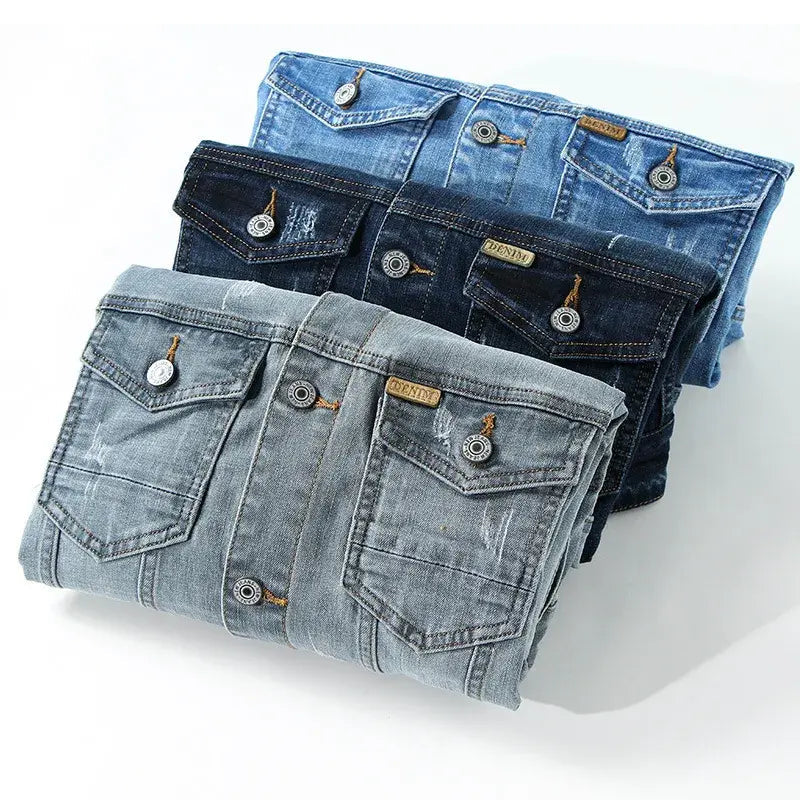 Jaqueta Jeans Denim Masculina Marcanzzi MZ153 em denim premium, resistente, leve e confortável, com costuras reforçadas e estilo clássico atemporal.