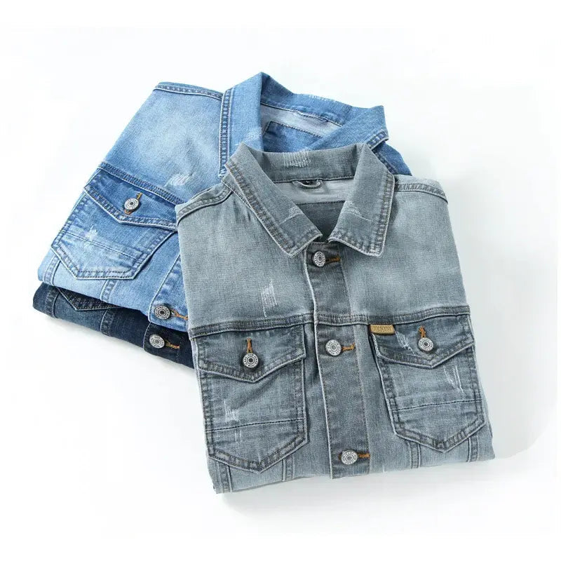 Jaqueta Jeans Denim Masculina Marcanzzi MZ153 em denim premium, resistente, leve e confortável, com costuras reforçadas e estilo clássico atemporal.
