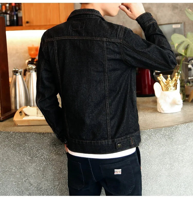 Jaqueta Jeans Masculina Casual Marcanzzi MZ159 em denim premium, resistente, versátil e confortável, perfeita para looks casuais ou combinações mais sofisticadas.