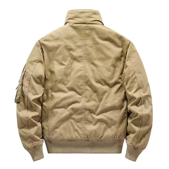 Jaqueta Masculina Acolchoada Adventure Marcanzzi MZ214 feita em materiais de alta qualidade, com forro acolchoado e design moderno para conforto no frio.