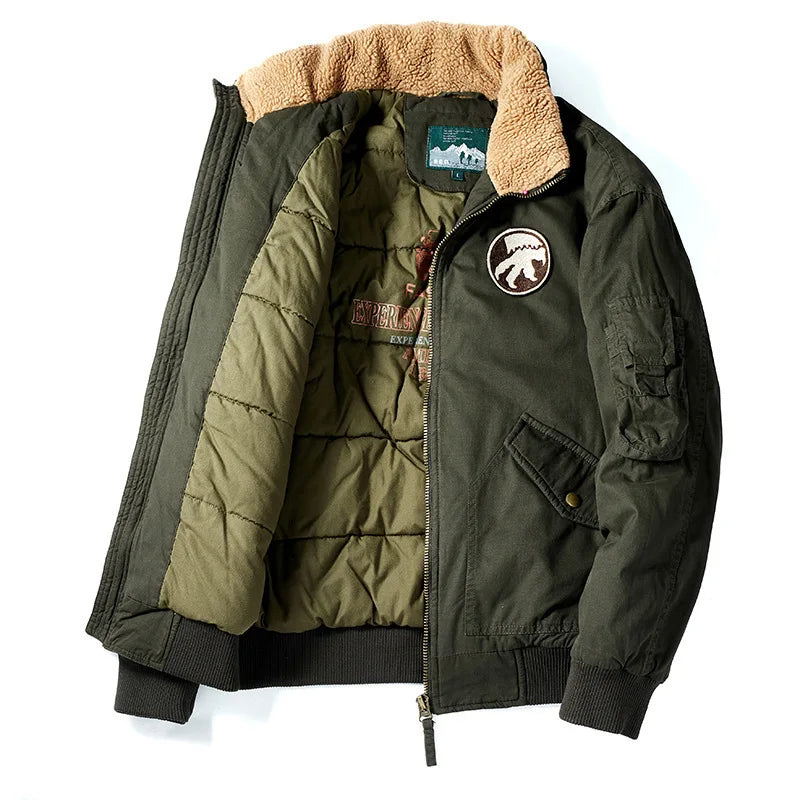 Jaqueta Masculina Acolchoada Adventure Marcanzzi MZ214 feita em materiais de alta qualidade, com forro acolchoado e design moderno para conforto no frio.