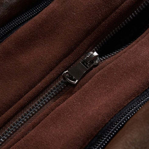 Jaqueta Masculina de Couro Original Marcanzzi MZ125 em couro legítimo, com capuz removível, costuras reforçadas e interior macio para durabilidade e elegância.