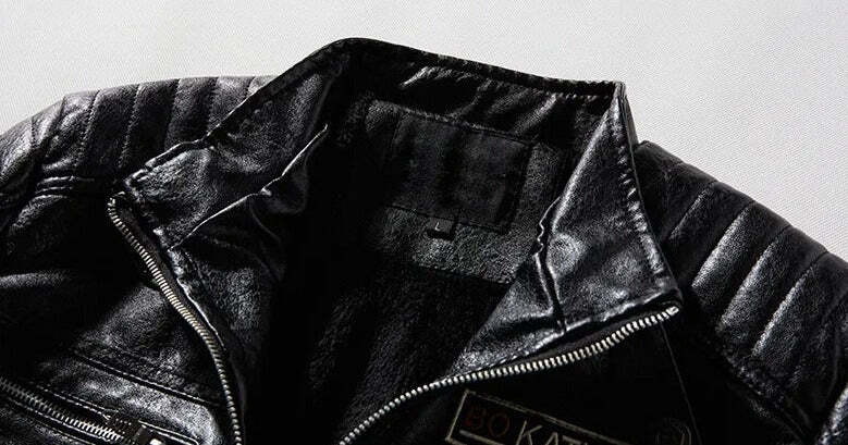 Jaqueta Masculina de Motoqueiro em Couro Marcanzzi MZ139 feita em couro resistente, com costuras reforçadas e design sofisticado para segurança e estilo.