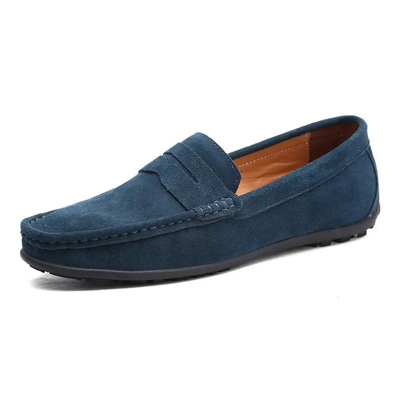 Mocassim Masculino Marcanzzi MZ305: elegância e conforto em camurça premium. Ideal para ocasiões casuais e formais. Durável, macio e sofisticado.