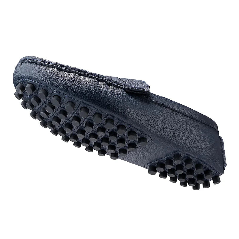 Mocassim Masculino de Couro Marcanzzi MZ298 em couro premium com acabamento artesanal, palmilha macia e solado flexível para elegância e praticidade.