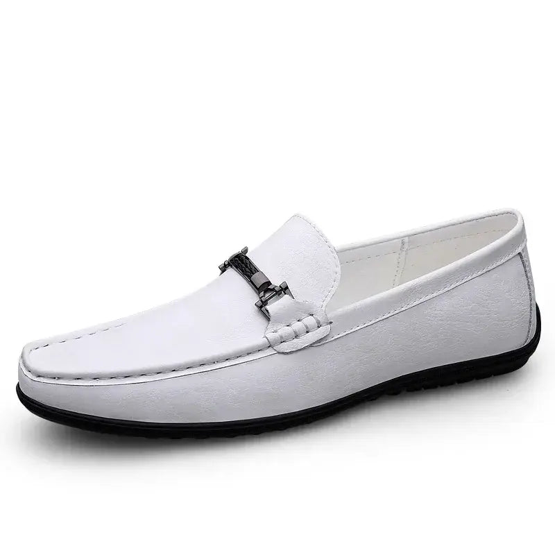 Mocassim Masculino de Couro Marcanzzi MZ299: estilo, conforto e versatilidade. Design clássico, couro premium, palmilha macia. Ideal para qualquer ocasião.