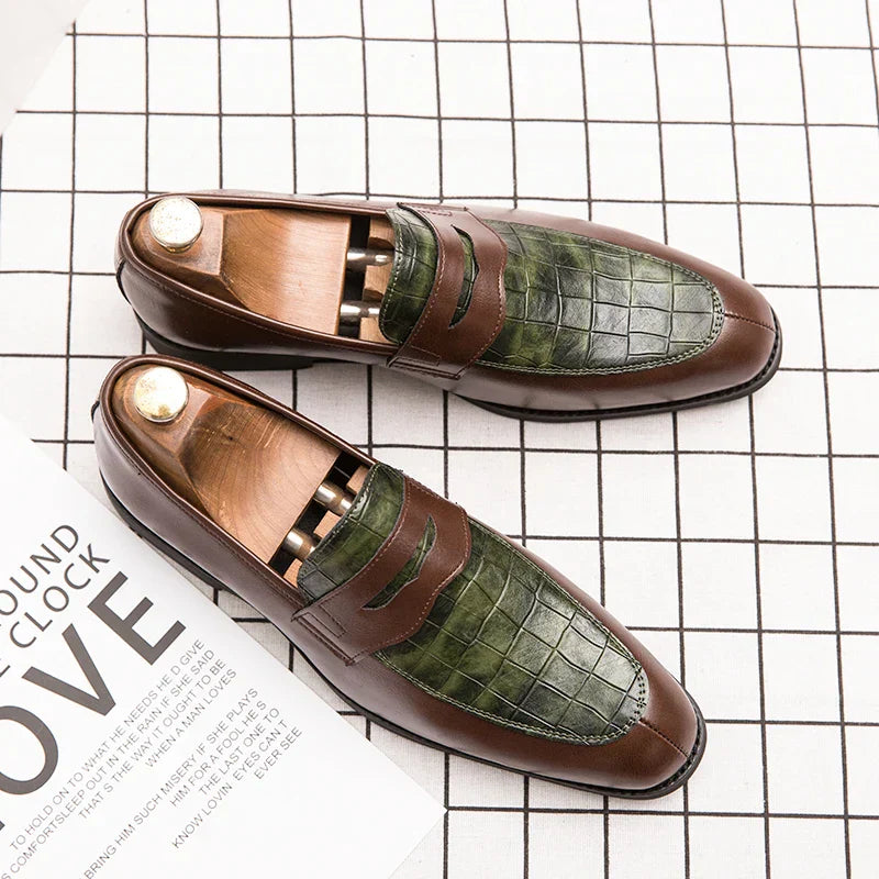 Mocassim Masculino de Couro Marcanzzi MZ300 com acabamento artesanal, palmilha macia e solado flexível para elegância e conforto diário.