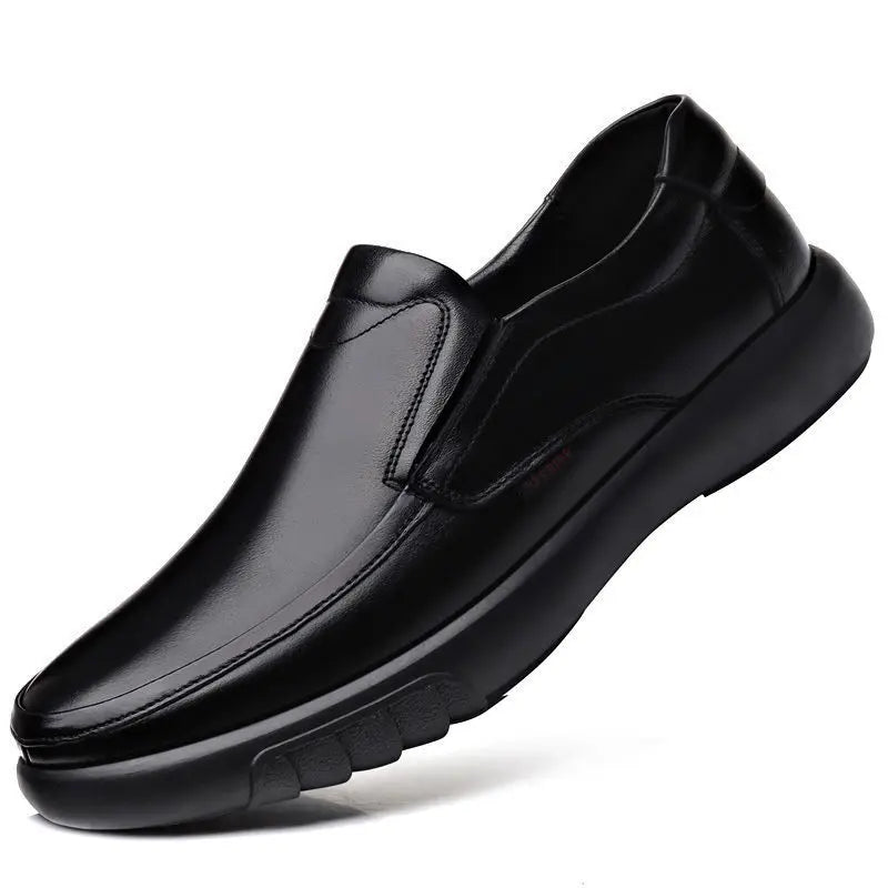 Mocassim Masculino de Couro Marcanzzi MZ303 com acabamento artesanal, palmilha macia e solado resistente para elegância e versatilidade.