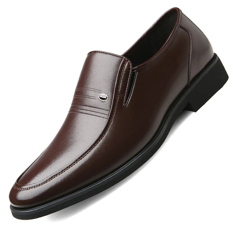 Mocassim Masculino de Couro Marcanzzi MZ304: sofisticação, conforto e durabilidade. Ideal para eventos formais e uso diário. Estilo clássico e versátil.