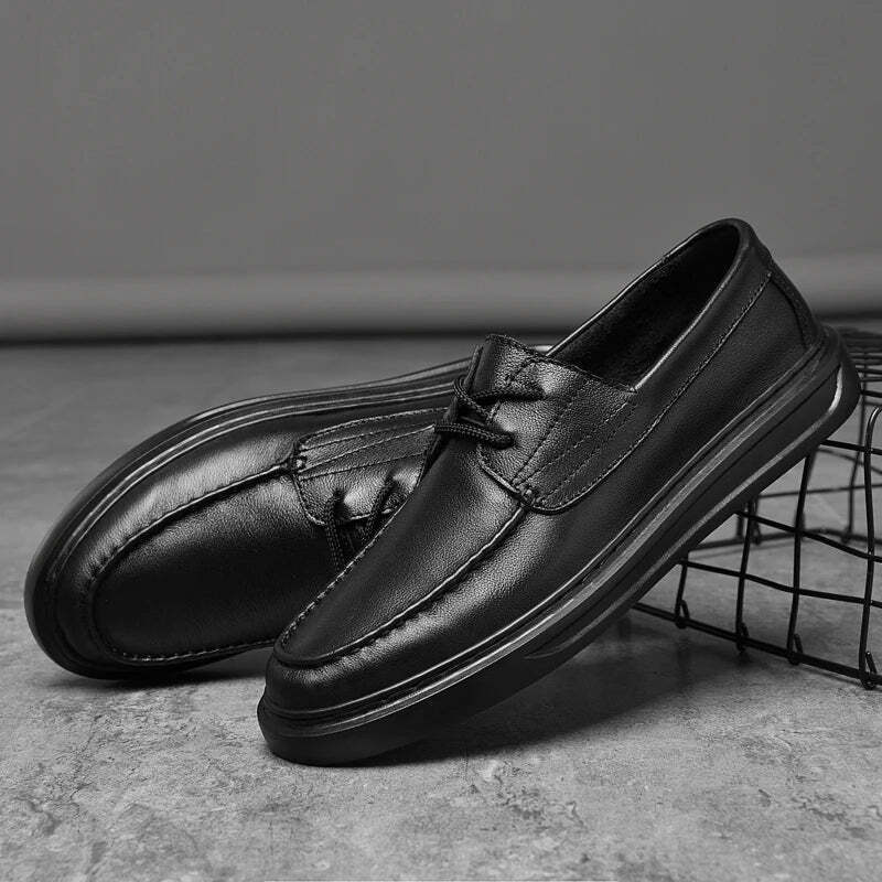 Mocassim Masculino de Couro Marcanzzi MZ306: estilo, conforto e durabilidade. Ideal para trabalho e lazer, com palmilha macia e solado flexível.