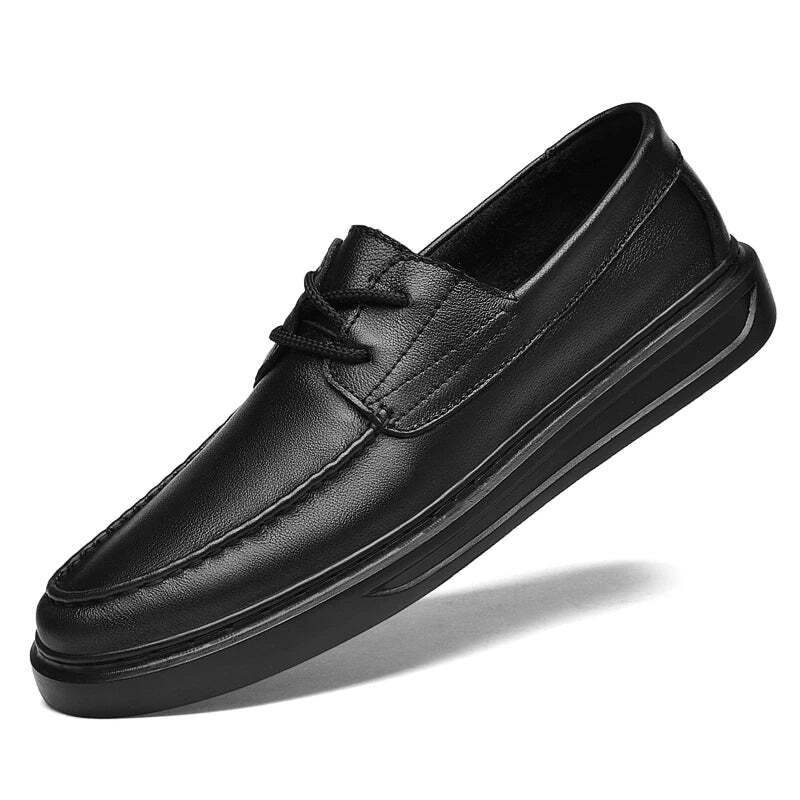 Mocassim Masculino de Couro Marcanzzi MZ306: estilo, conforto e durabilidade. Ideal para trabalho e lazer, com palmilha macia e solado flexível.