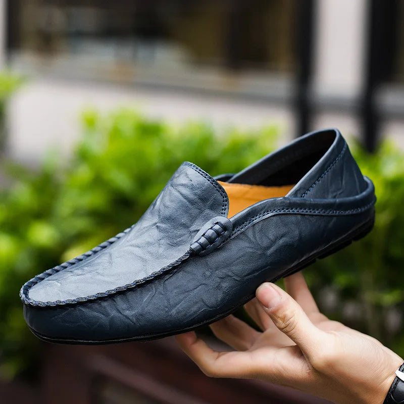 Mocassim Masculino em Couro Marcanzzi MZ309 em couro legítimo, com palmilha macia e solado flexível para conforto e elegância no dia a dia.