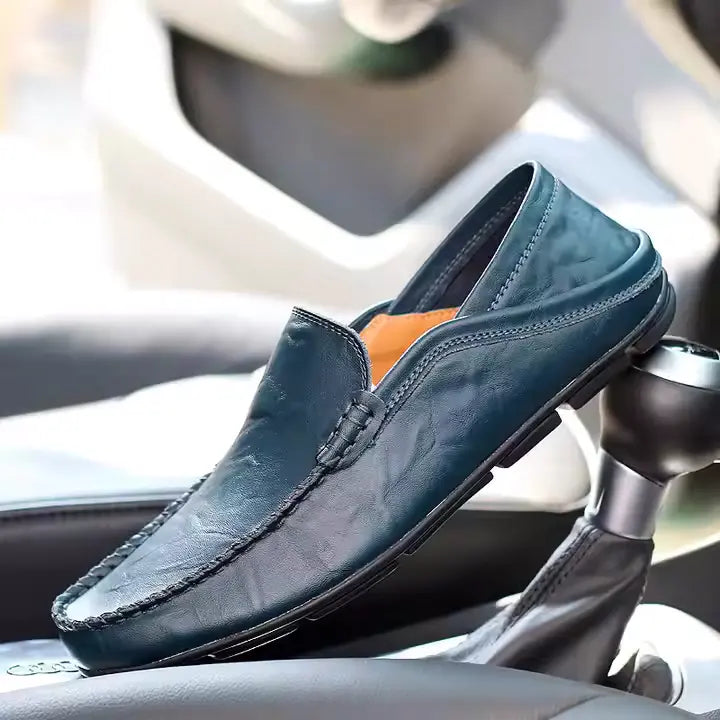 Mocassim Masculino em Couro Marcanzzi MZ309 em couro legítimo, com palmilha macia e solado flexível para conforto e elegância no dia a dia.